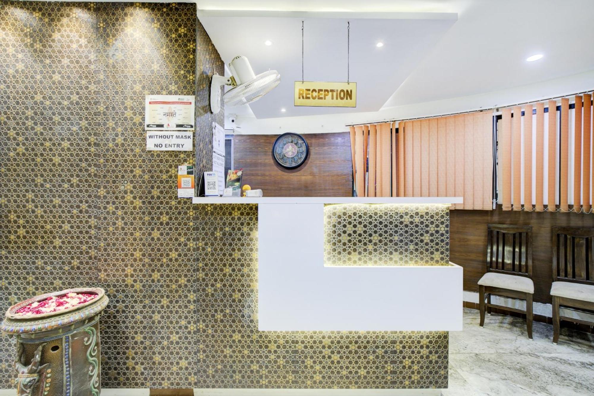 Отель Collection O Riddhi Siddhi Gorwa Экстерьер фото